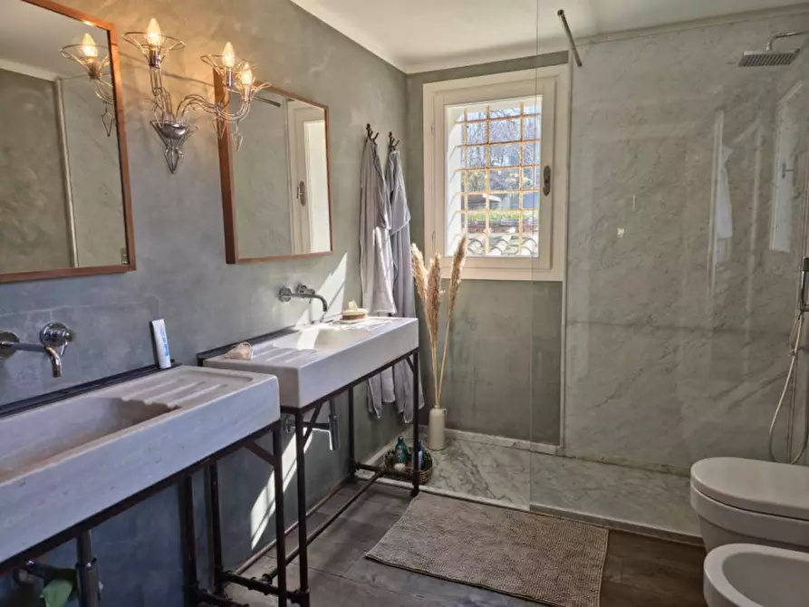 Immagine 31 di Villa in vendita  a Pietrasanta