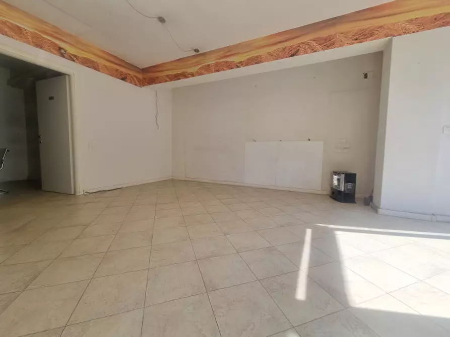 Immagine 2 di Negozio in vendita  in VIA GORDIGIANI a Firenze