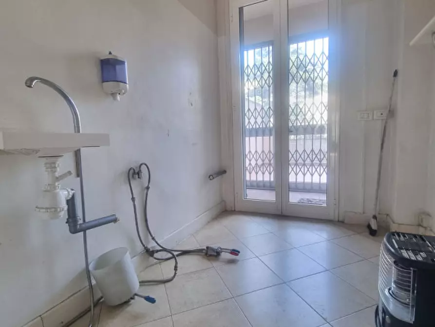 Immagine 5 di Negozio in vendita  in VIA GORDIGIANI a Firenze