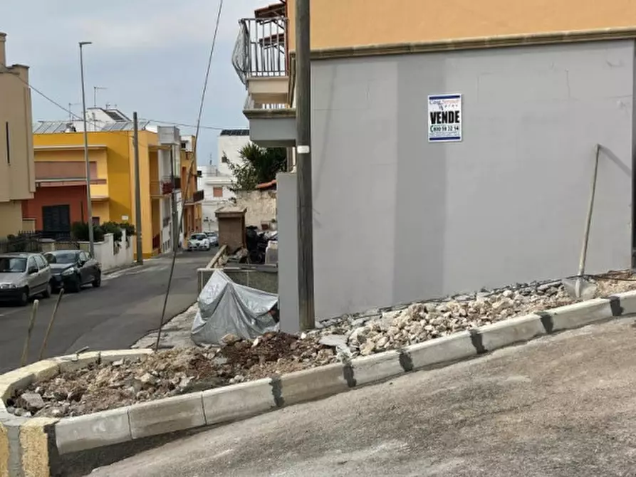 Immagine 2 di Garage in vendita  a Matino