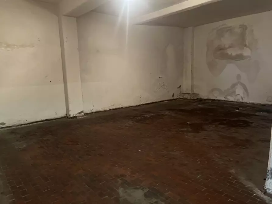 Immagine 2 di Garage in vendita  in Piazza Stefano Jacini a Roma