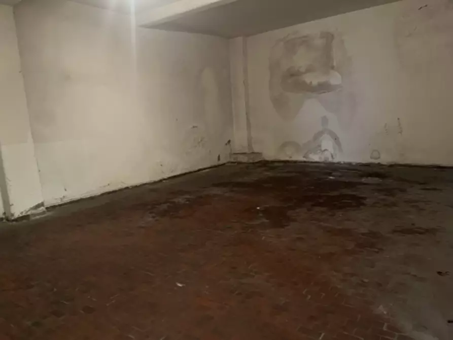 Immagine 3 di Garage in vendita  in Piazza Stefano Jacini a Roma