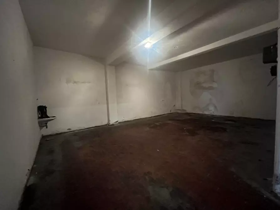 Immagine 3 di Garage in vendita  in Piazza Stefano Jacini a Roma