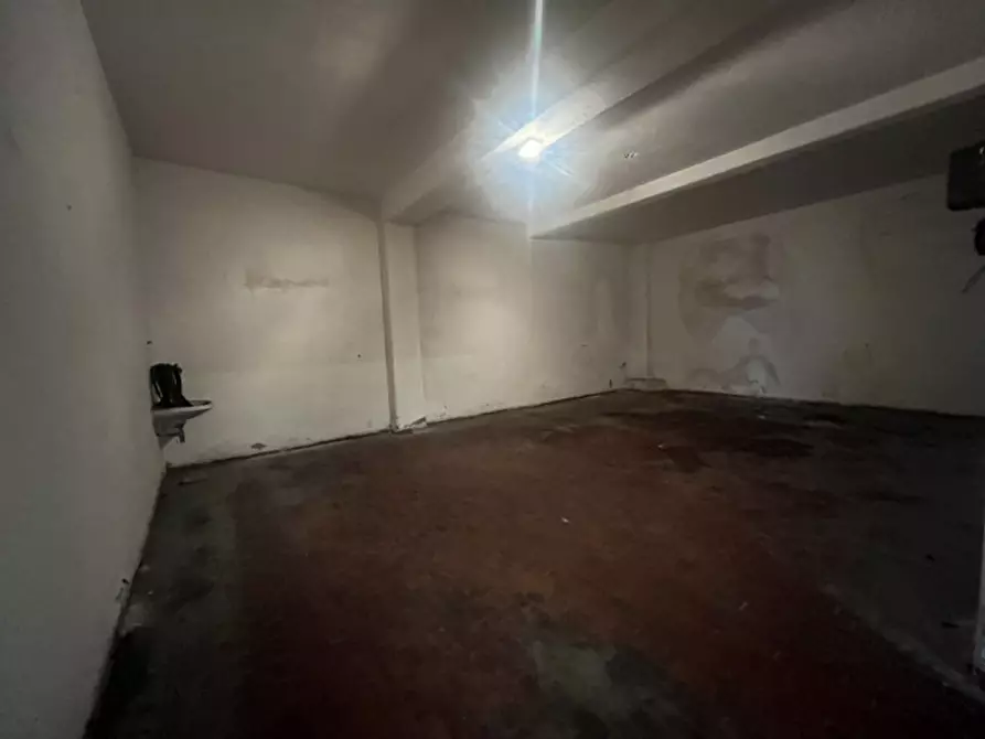 Immagine 4 di Garage in vendita  in Piazza Stefano Jacini a Roma