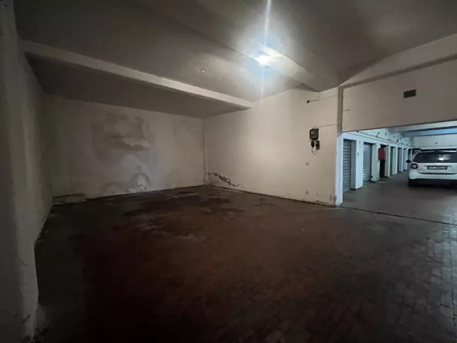 Immagine 9 di Garage in vendita  in Piazza Stefano Jacini a Roma