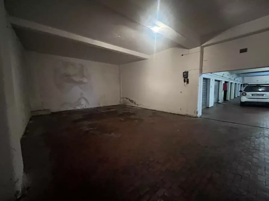 Immagine 10 di Garage in vendita  in Piazza Stefano Jacini a Roma