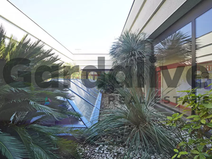 Immagine 3 di Ufficio in vendita  in Viale Guglielmo Marconi a Desenzano Del Garda