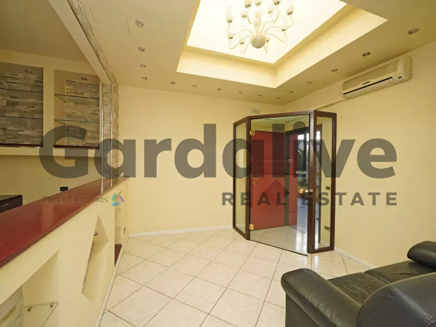 Immagine 4 di Ufficio in vendita  in Viale Guglielmo Marconi a Desenzano Del Garda