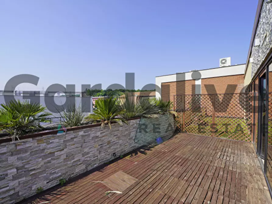 Immagine 10 di Ufficio in vendita  in Viale Guglielmo Marconi a Desenzano Del Garda