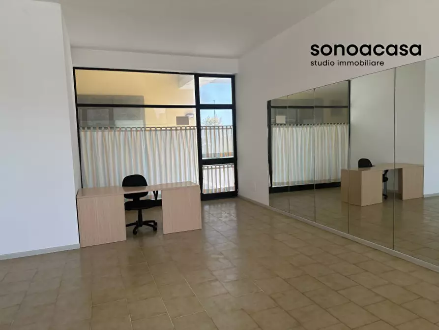 Immagine 2 di Negozio in vendita  in Via Damiano Chiesa 84 a Mondolfo