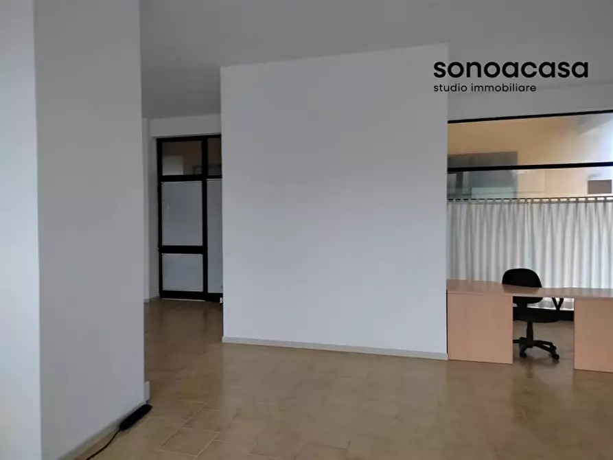 Immagine 4 di Negozio in vendita  in Via Damiano Chiesa 84 a Mondolfo