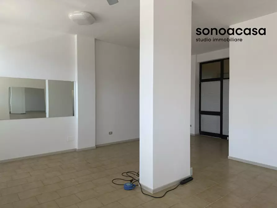 Immagine 4 di Negozio in vendita  in Via Damiano Chiesa 84 a Mondolfo