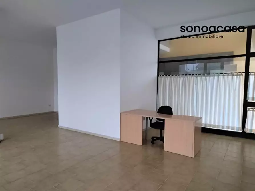 Immagine 5 di Negozio in vendita  in Via Damiano Chiesa 84 a Mondolfo