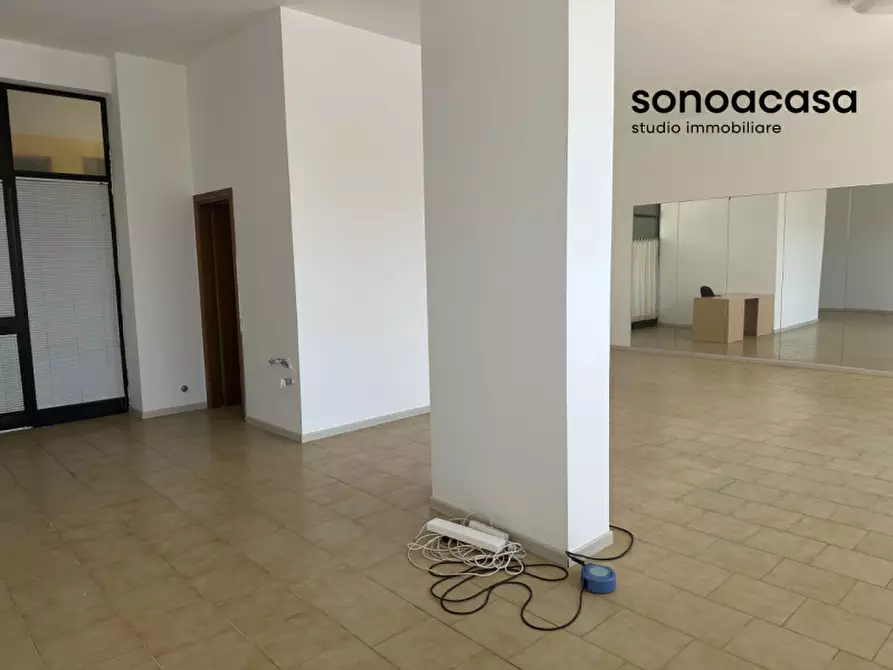 Immagine 5 di Negozio in vendita  in Via Damiano Chiesa 84 a Mondolfo