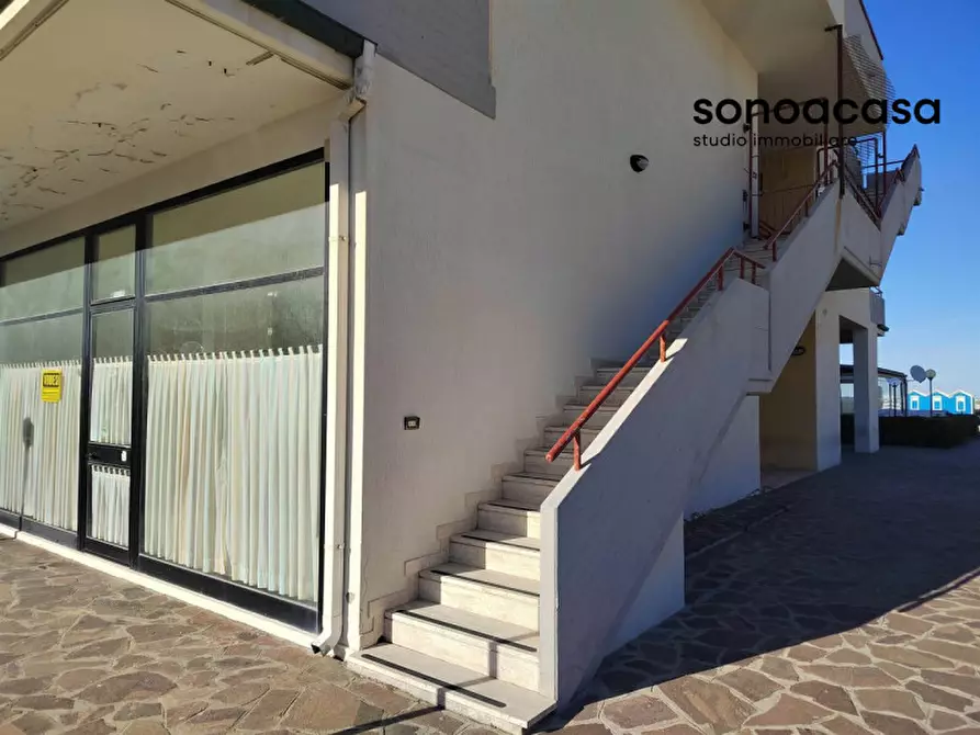 Immagine 6 di Negozio in vendita  in Via Damiano Chiesa 84 a Mondolfo