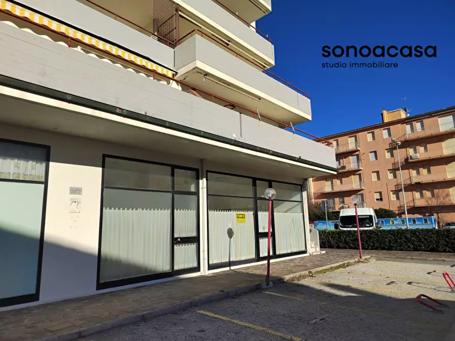 Immagine 6 di Negozio in vendita  in Via Damiano Chiesa 84 a Mondolfo