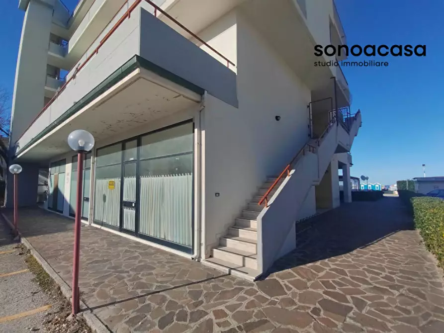 Immagine 7 di Negozio in vendita  in Via Damiano Chiesa 84 a Mondolfo