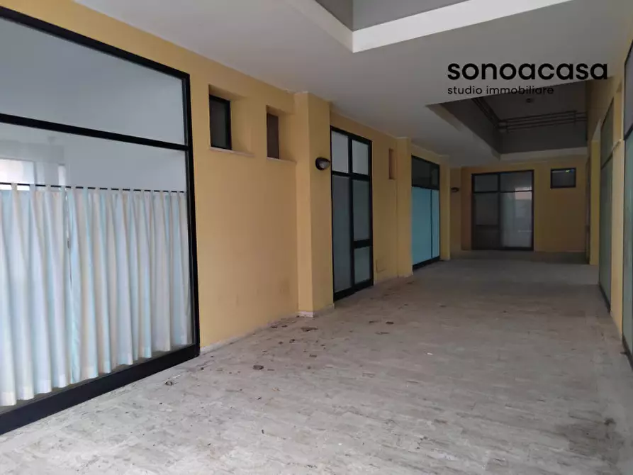 Immagine 13 di Negozio in vendita  in Via Damiano Chiesa 84 a Mondolfo