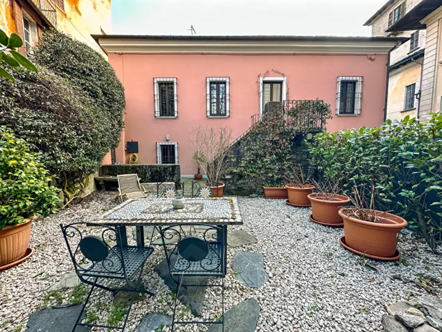 Immagine 1 di Casa indipendente in vendita  in via Bernandino a Orta San Giulio
