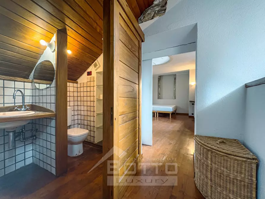 Immagine 30 di Casa indipendente in vendita  in via Bernandino a Orta San Giulio
