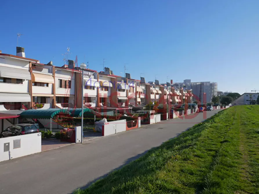 Immagine 21 di Villetta a schiera in vendita  in Piazzale Clessidra 18 a Caorle