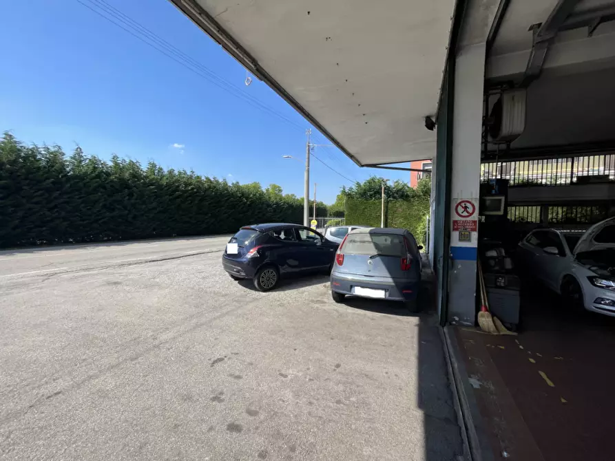 Immagine 10 di Laboratorio in vendita  in Via sette Martiri a Padova