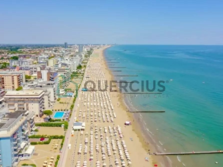 Immagine 31 di Appartamento in vendita  in Via Andrea Bafile a Jesolo