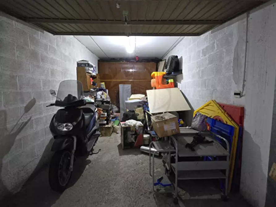 Immagine 3 di Garage in vendita  in Viale Filippo Turati a Terni