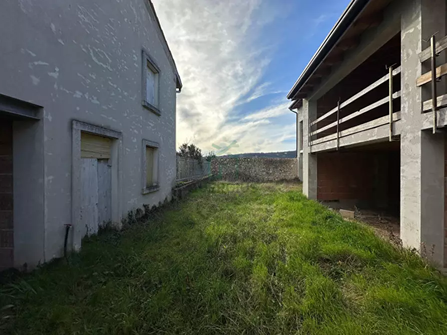 Immagine 1 di Casa bifamiliare in vendita  in Via San Felice Extra a Verona