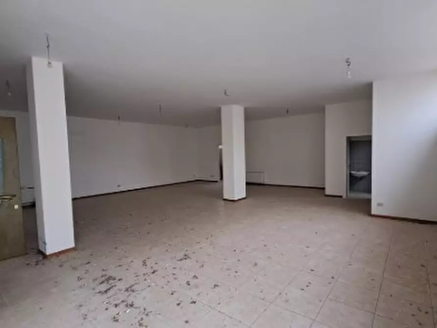 Immagine 3 di Negozio in vendita  in Galleria Nazioni Unite, 21 a Vittorio Veneto
