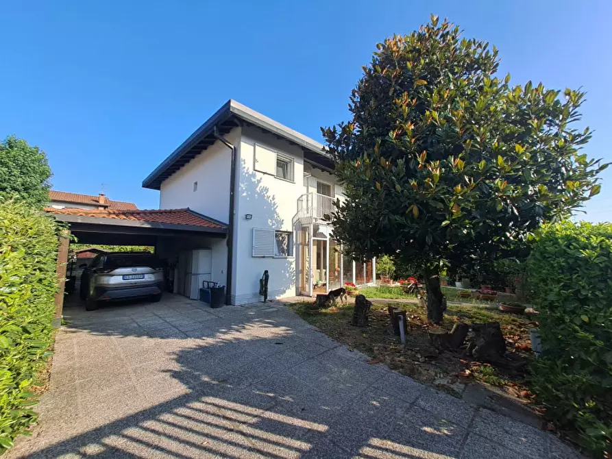 Immagine 2 di Villa in vendita  in Via Aldo Moro a Assago