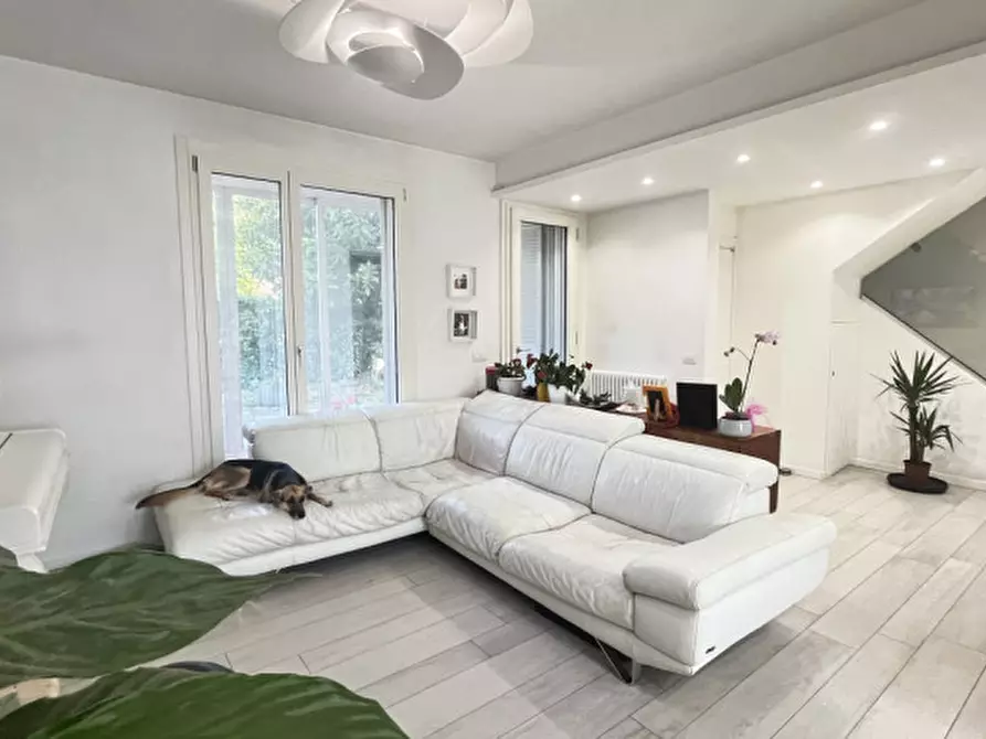 Immagine 4 di Villa in vendita  in Via Aldo Moro a Assago