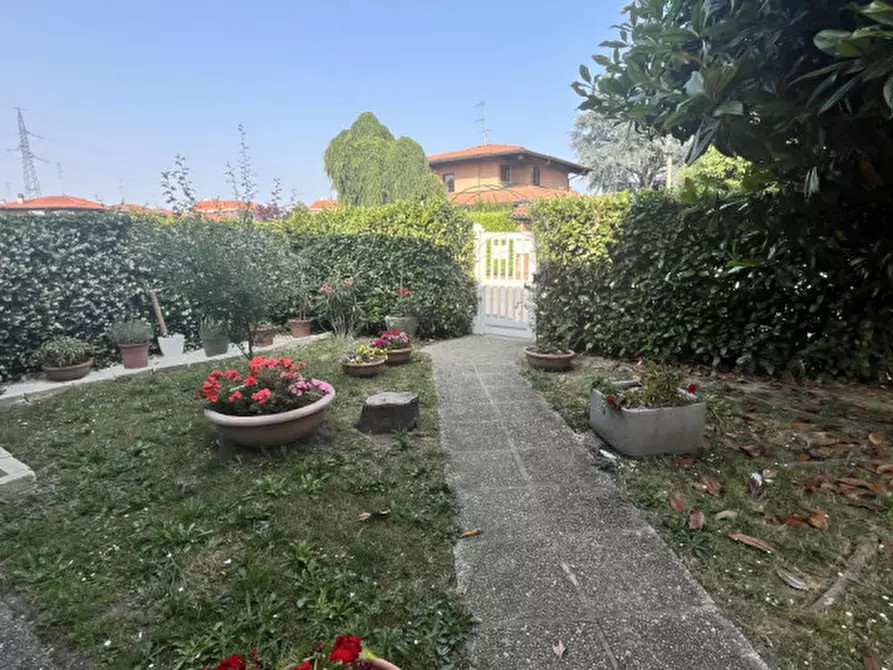 Immagine 18 di Villa in vendita  in Via Aldo Moro a Assago