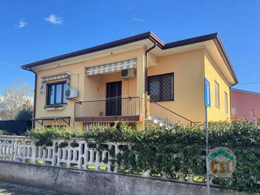 Immagine 1 di Villa in vendita  in Via degli Eusebi 27 a Monfalcone