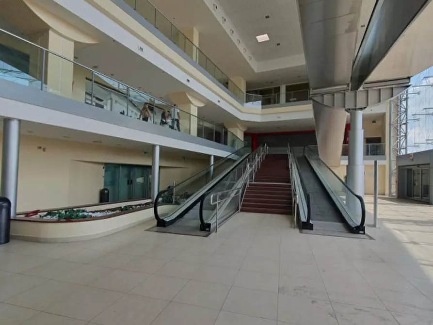 Immagine 28 di Ufficio in affitto  in via prasecco a Pordenone