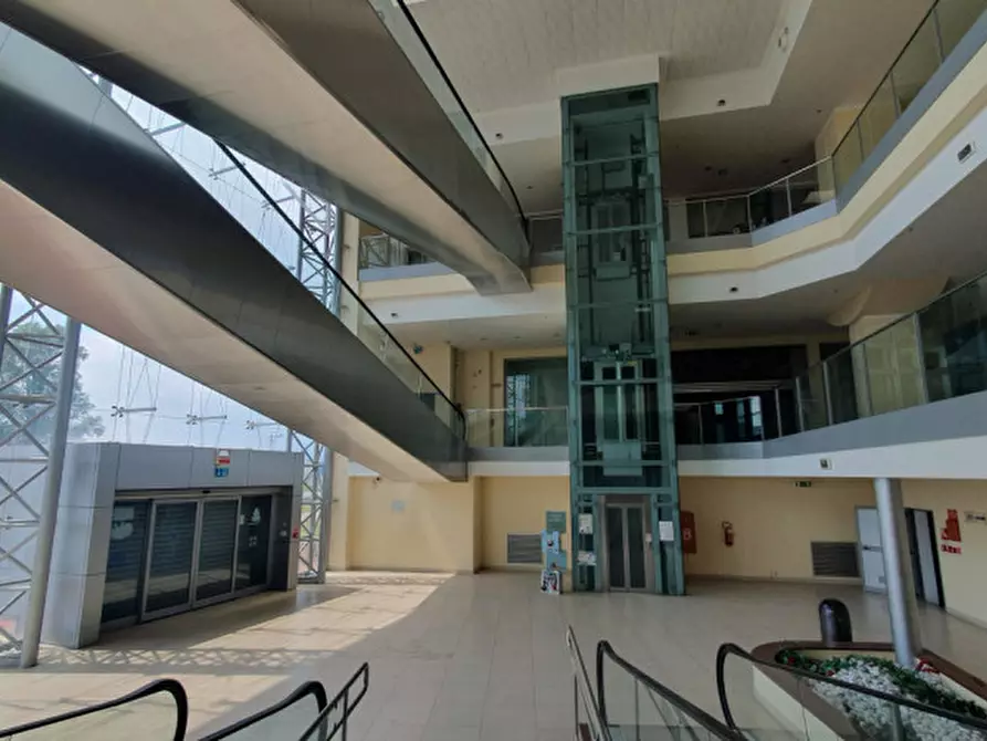 Immagine 29 di Ufficio in affitto  in via prasecco a Pordenone