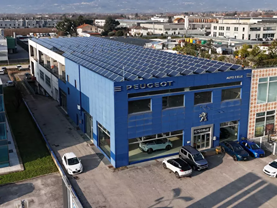 Immagine 1 di Negozio in affitto  in Thiene Via Marco Corner, 5 a Thiene