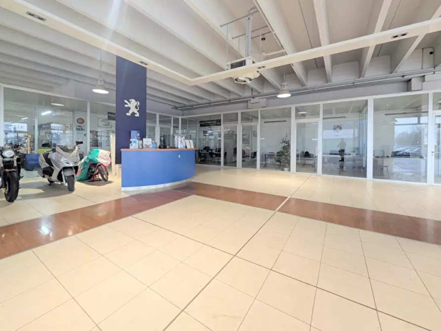 Immagine 4 di Negozio in affitto  in Thiene Via Marco Corner, 5 a Thiene