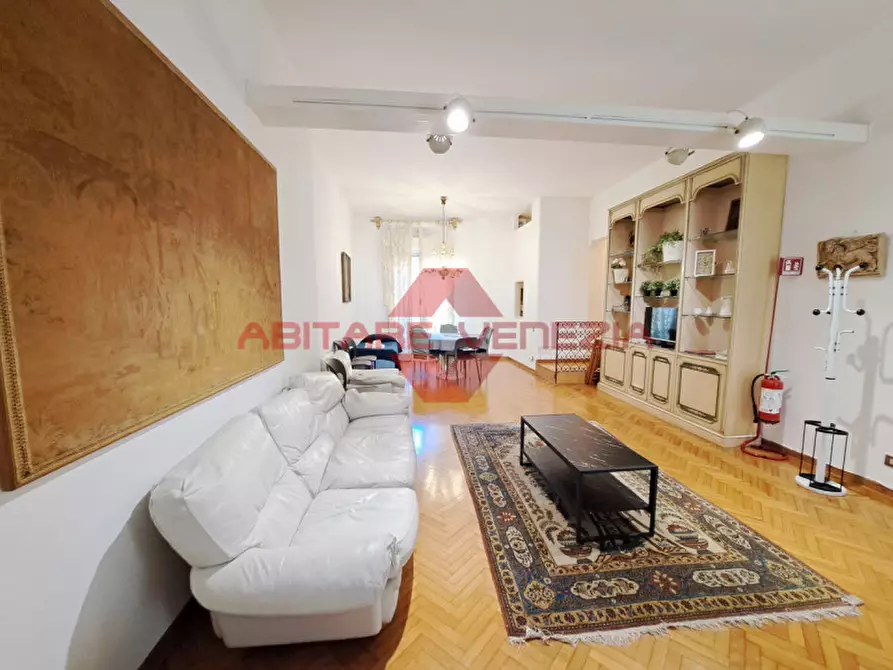 Immagine 3 di Appartamento in vendita  in Campo San Fantin a Venezia