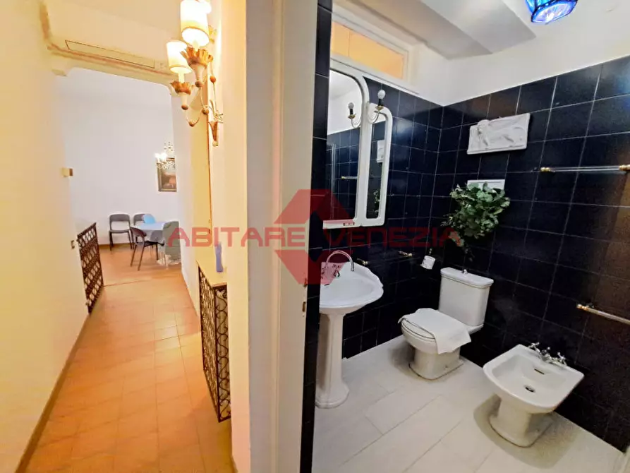 Immagine 12 di Appartamento in vendita  in Campo San Fantin a Venezia