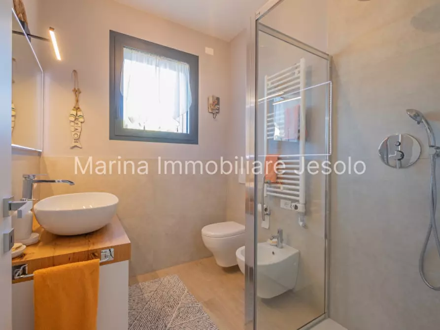 Immagine 12 di Appartamento in vendita  in via giacomo leopardi a Jesolo