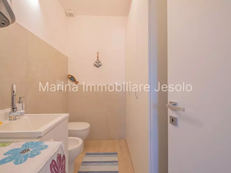 Immagine 13 di Appartamento in vendita  in via giacomo leopardi a Jesolo