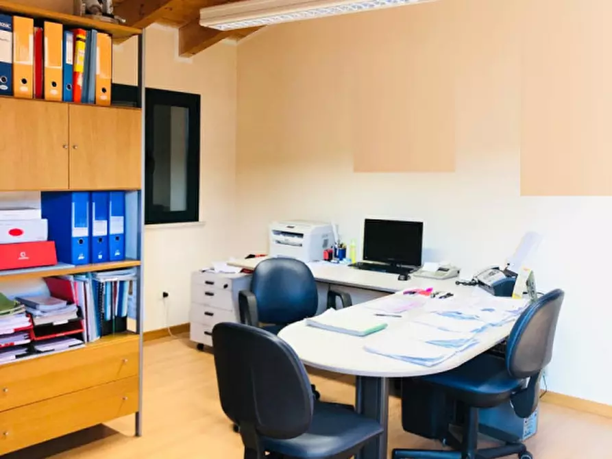 Immagine 2 di Magazzino in vendita  a Gavardo