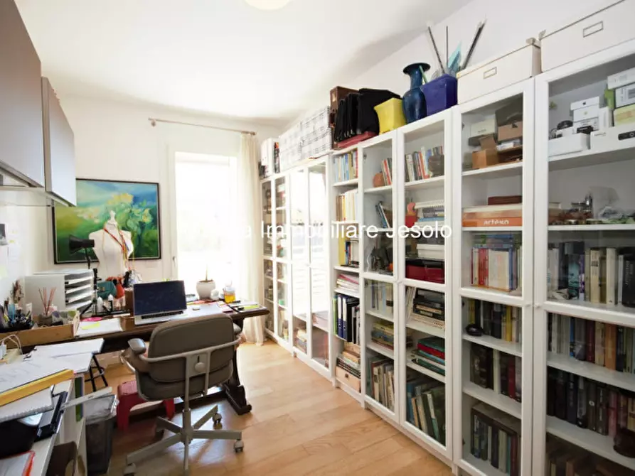 Immagine 10 di Attico in vendita  in via firenze a Jesolo