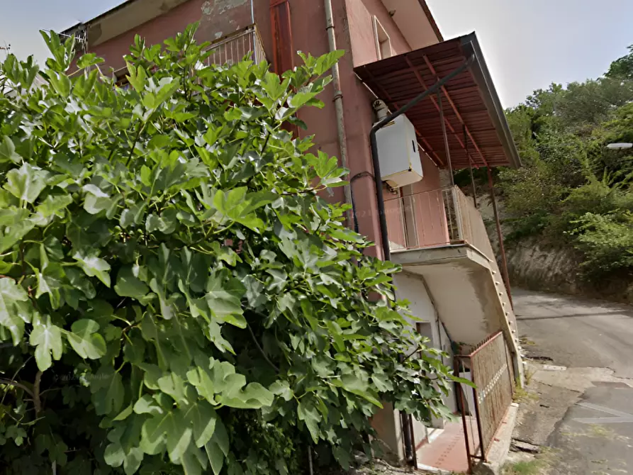 Immagine 5 di Appartamento in vendita  in Via Paradisi a Ceppaloni