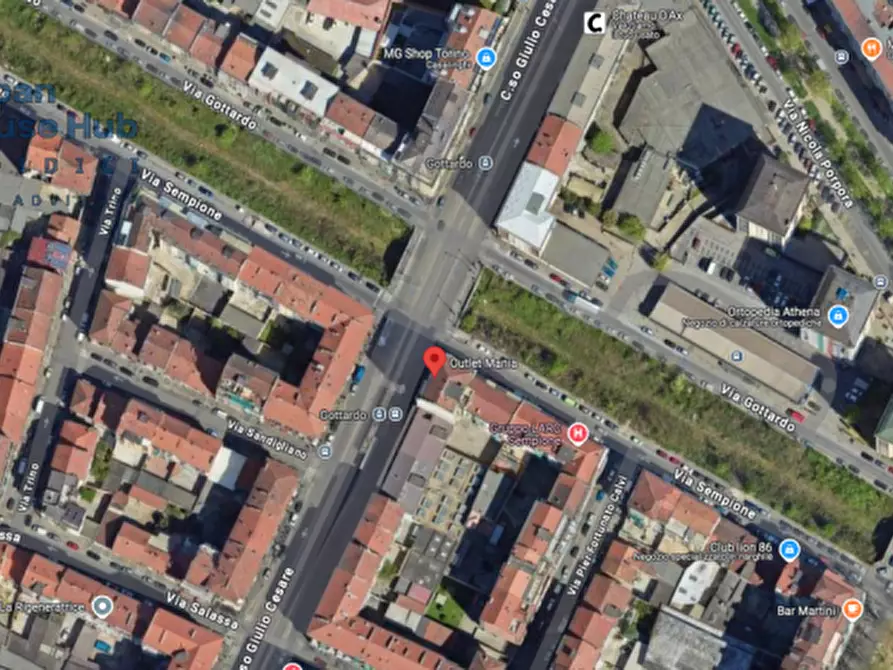 Immagine 3 di Garage in vendita  in Corso Giulio Cesare 171 bis a Torino