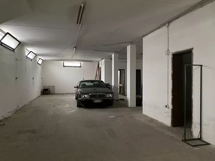 Immagine 2 di Magazzino in vendita  in VIA BREO a Piove Di Sacco