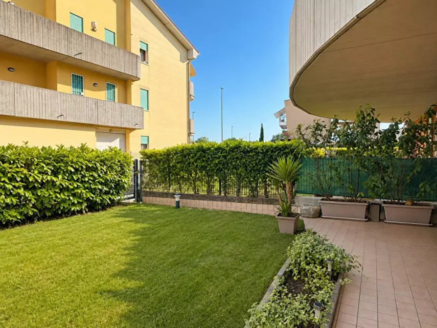 Immagine 1 di Appartamento in vendita  a Vicenza