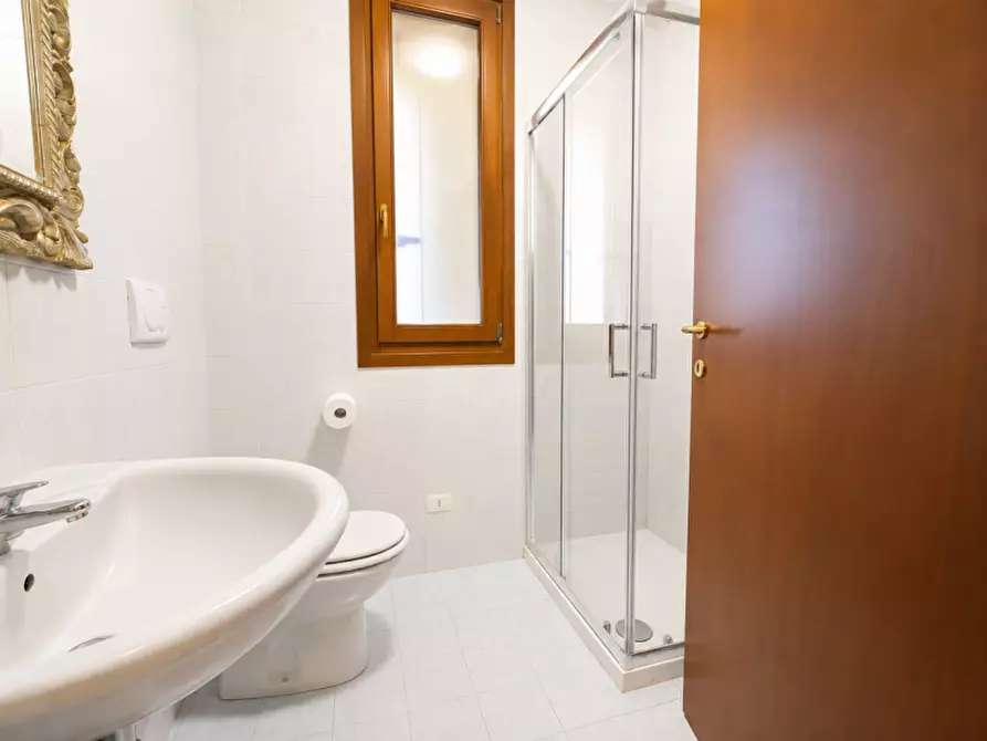 Immagine 8 di Appartamento in vendita  a Vicenza