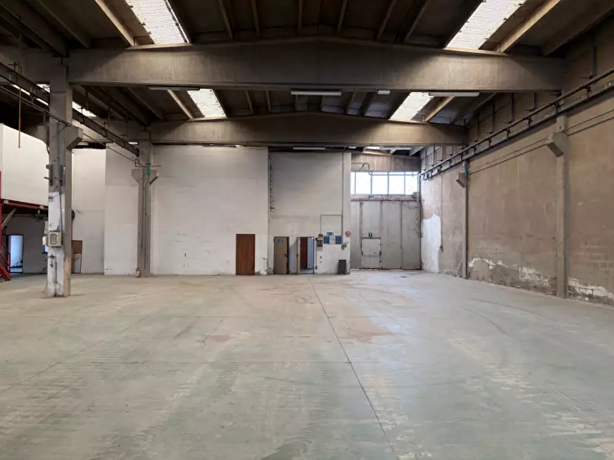 Immagine 3 di Capannone industriale in vendita  in Via Radici in Monte a Castellarano